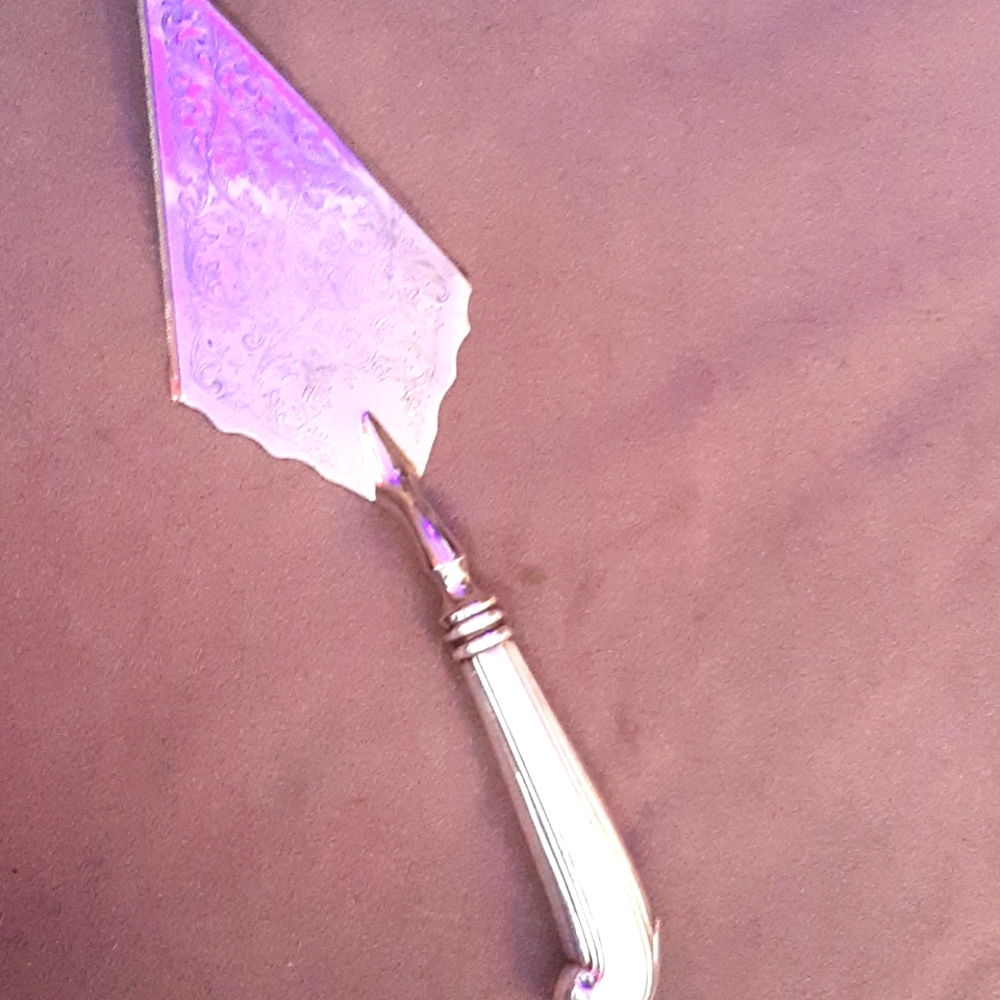 Vintage sterling pistol handle with SP Cake Lifter